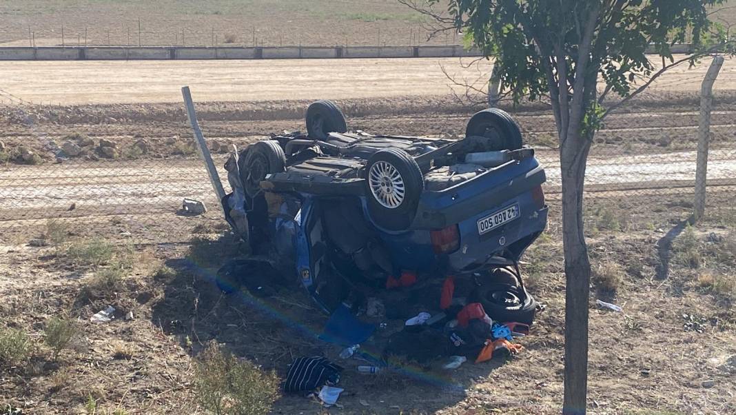 Konya’da devrilen otomobildeki 2 kişi yaralandı 3